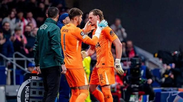 北京单场官网-23岁生日前,出身门将世家的他收到了足以毁掉职业生涯的“礼物”|金斯基|热刺|图多尔|欧冠|捷克_新浪体育_新浪新闻