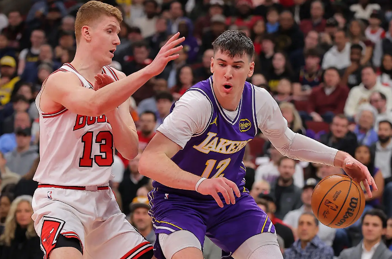 北京单场-攻防两端都已经尽力了,但湖人对锋线新星的要求也是略高了一些?